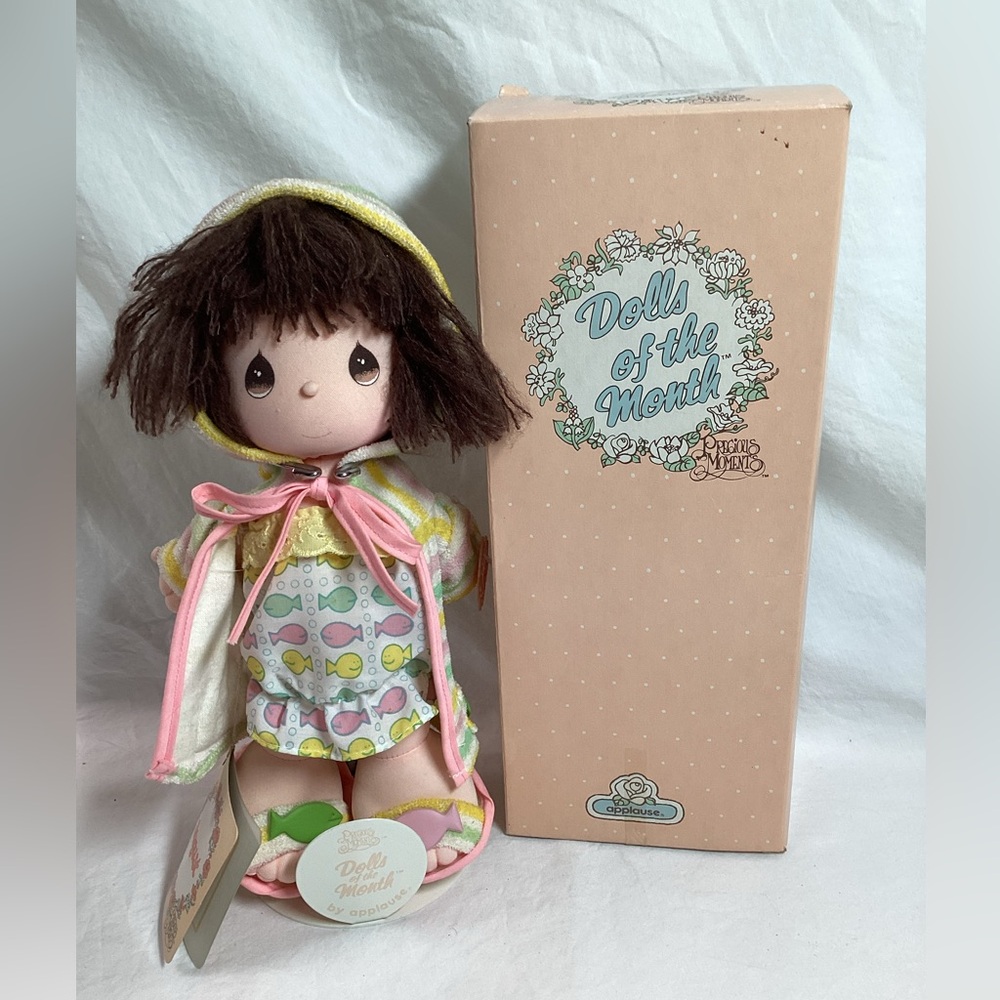 Audrey Precious Moments Dolls of the Month August 16020 Box Sam Butcher STAND